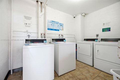 Condo in Plantation, Florida, 2 bedrooms  № 2026785 - photo 28