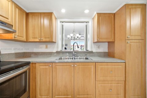 Condo in Plantation, Florida, 2 bedrooms  № 2026785 - photo 9
