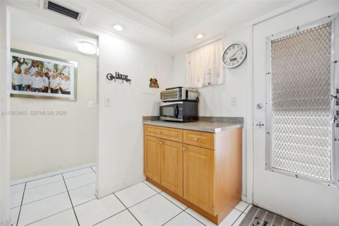 Condo in Plantation, Florida, 2 bedrooms  № 2026785 - photo 11