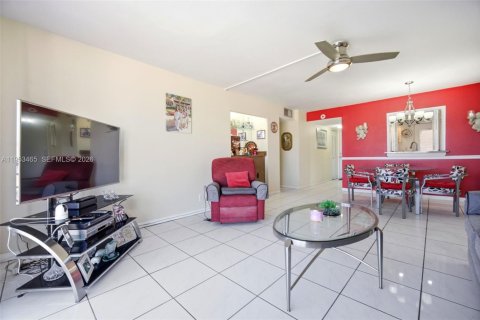 Condo in Plantation, Florida, 2 bedrooms  № 2026785 - photo 5