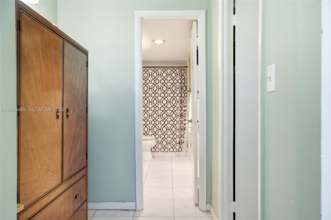 Condo in Plantation, Florida, 2 bedrooms  № 2026785 - photo 21