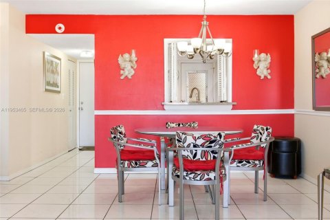 Condo in Plantation, Florida, 2 bedrooms  № 2026785 - photo 6