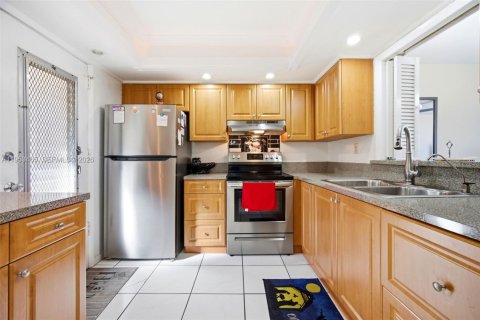 Condo in Plantation, Florida, 2 bedrooms  № 2026785 - photo 7