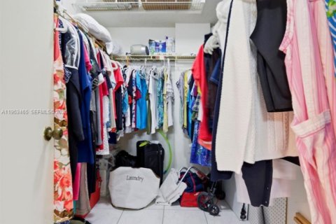 Condo in Plantation, Florida, 2 bedrooms  № 2026785 - photo 22