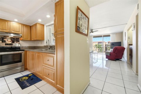 Condo in Plantation, Florida, 2 bedrooms  № 2026785 - photo 12
