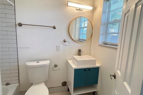 Снять в аренду виллу или дом в Майами, Флорида 2 спальни, 69.68м2, № 1944650 - фото 3