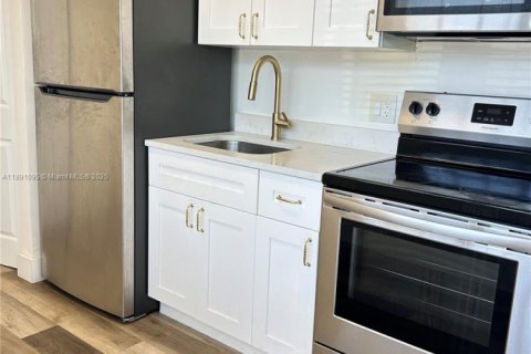 Снять в аренду виллу или дом в Майами, Флорида 2 спальни, 69.68м2, № 1944650 - фото 1