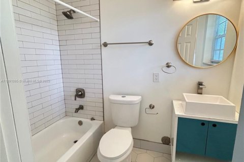 Снять в аренду виллу или дом в Майами, Флорида 2 спальни, 69.68м2, № 1944650 - фото 4