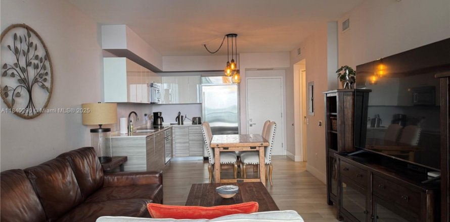 Condominio en Miami, Florida, 1 dormitorio № 1939447