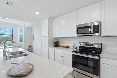 Condo in Lakewood Ranch, Florida, 2 bedrooms in LAKEWOOD NATIONAL № 2220824 - photo 14