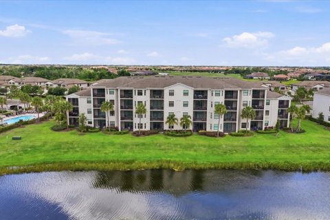 Condo in Lakewood Ranch, Florida, 2 bedrooms in LAKEWOOD NATIONAL № 2220824 - photo 2