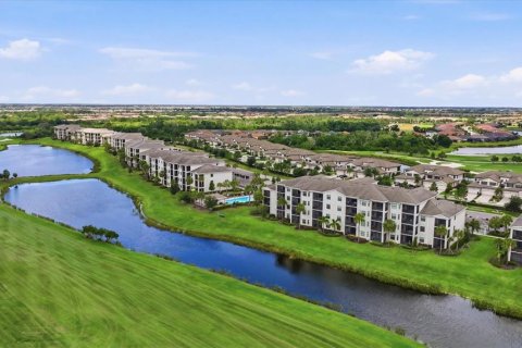 Condo in Lakewood Ranch, Florida, 2 bedrooms in LAKEWOOD NATIONAL № 2220824
