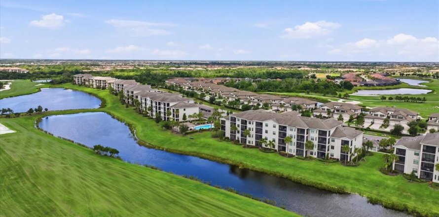 Condo in Lakewood Ranch, Florida, 2 bedrooms in LAKEWOOD NATIONAL № 2220824