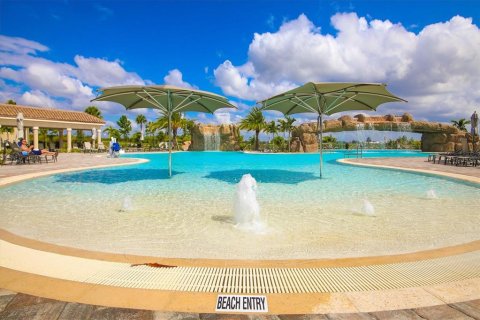 Condo in Lakewood Ranch, Florida, 2 bedrooms in LAKEWOOD NATIONAL № 2220824 - photo 9