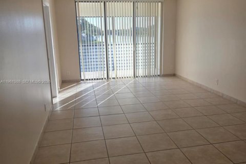 Condominio en alquiler en Pembroke Pines, Florida, 2 dormitorios, 91.04 m2 № 2023277 - foto 14