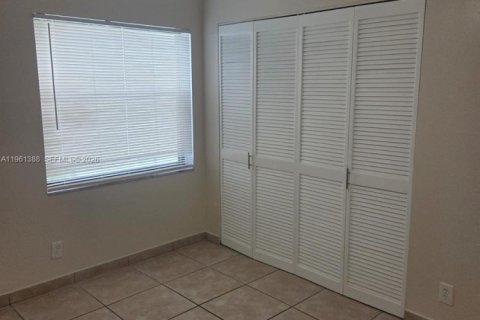 Condominio en alquiler en Pembroke Pines, Florida, 2 dormitorios, 91.04 m2 № 2023277 - foto 8