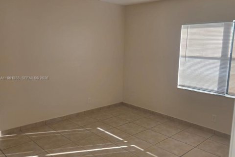 Condominio en alquiler en Pembroke Pines, Florida, 2 dormitorios, 91.04 m2 № 2023277 - foto 9