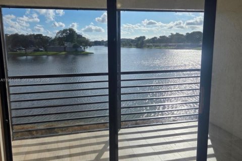 Condominio en alquiler en Pembroke Pines, Florida, 2 dormitorios, 91.04 m2 № 2023277 - foto 13