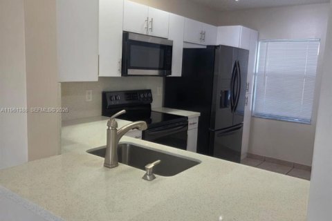 Condominio en alquiler en Pembroke Pines, Florida, 2 dormitorios, 91.04 m2 № 2023277 - foto 5