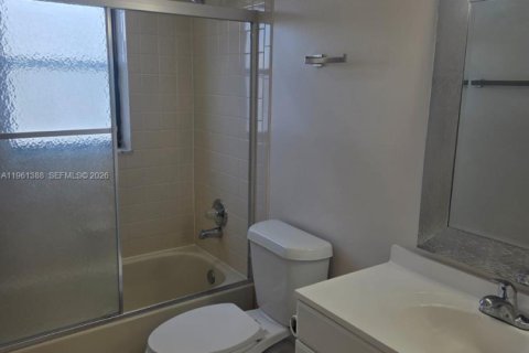 Condominio en alquiler en Pembroke Pines, Florida, 2 dormitorios, 91.04 m2 № 2023277 - foto 6