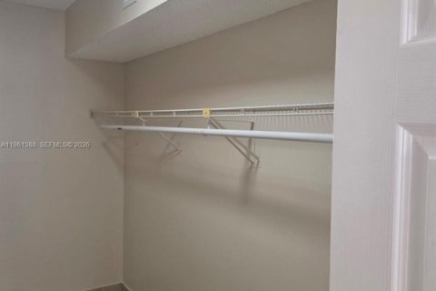 Condominio en alquiler en Pembroke Pines, Florida, 2 dormitorios, 91.04 m2 № 2023277 - foto 11