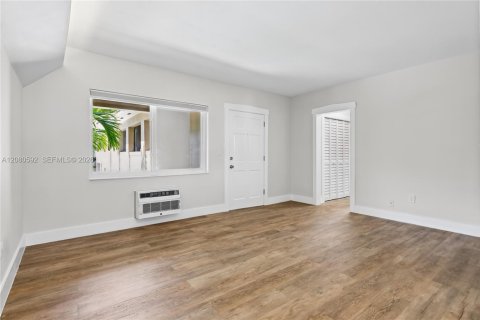 Appartement à louer à Coral Gables, Floride: 1 chambre, 64.1 m2 № 2340343 - photo 4