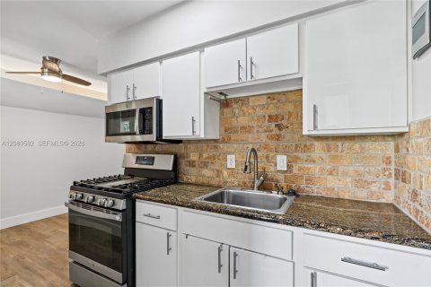 Appartement à louer à Coral Gables, Floride: 1 chambre, 64.1 m2 № 2340343 - photo 7