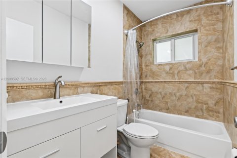 Appartement à louer à Coral Gables, Floride: 1 chambre, 64.1 m2 № 2340343 - photo 16