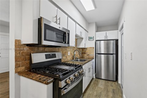 Appartement à louer à Coral Gables, Floride: 1 chambre, 64.1 m2 № 2340343 - photo 8