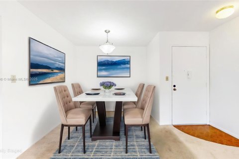 Condo in Miami, Florida, 2 bedrooms  № 1862221 - photo 7