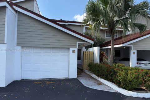Touwnhouse à Hollywood, Floride 3 chambres, 139.35 m2 № 2182445
