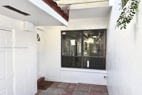 Touwnhouse à vendre à Hollywood, Floride: 3 chambres, 139.35 m2 № 2182445 - photo 2