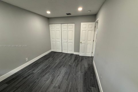 Touwnhouse à vendre à Hollywood, Floride: 3 chambres, 139.35 m2 № 2182445 - photo 18