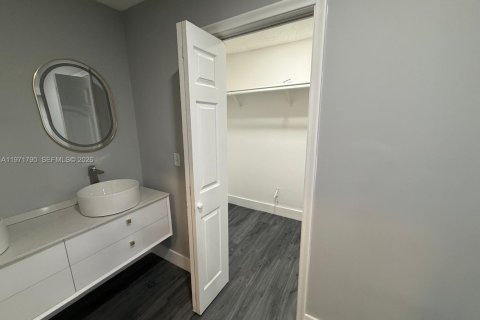 Touwnhouse à vendre à Hollywood, Floride: 3 chambres, 139.35 m2 № 2182445 - photo 25