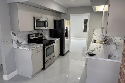 Touwnhouse à vendre à Hollywood, Floride: 3 chambres, 139.35 m2 № 2182445 - photo 5
