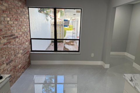 Touwnhouse à vendre à Hollywood, Floride: 3 chambres, 139.35 m2 № 2182445 - photo 6