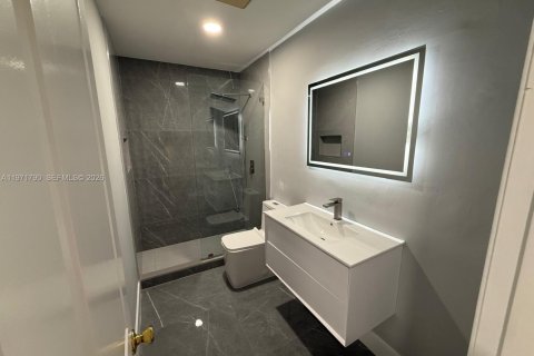 Touwnhouse à vendre à Hollywood, Floride: 3 chambres, 139.35 m2 № 2182445 - photo 16