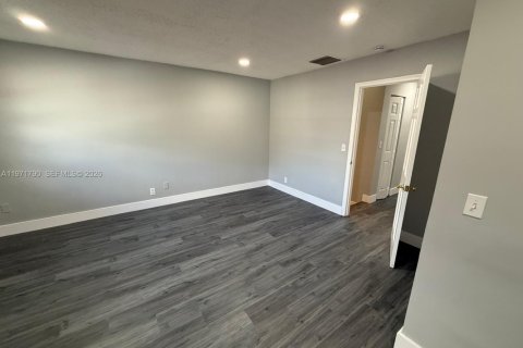 Touwnhouse à vendre à Hollywood, Floride: 3 chambres, 139.35 m2 № 2182445 - photo 28