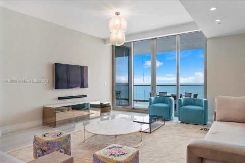 Condominio en venta en Sunny Isles Beach, Florida, 4 dormitorios, 305.37 m2 № 2016817 - foto 10