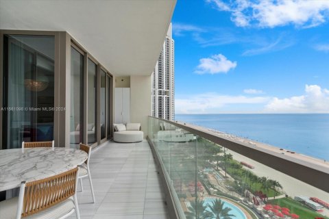 Condominio en venta en Sunny Isles Beach, Florida, 4 dormitorios, 305.37 m2 № 2016817 - foto 18