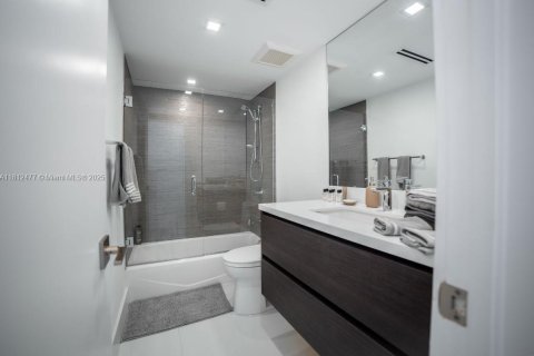 Condo in Miami Beach, Florida, 3 bedrooms  № 1875171 - photo 9
