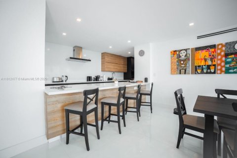 Condo in Miami Beach, Florida, 3 bedrooms  № 1875171 - photo 3