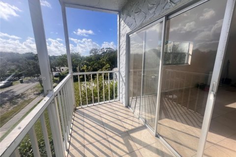 Снять в аренду квартиру в Норт-Майами, Флорида 1 спальня, 66.89м2, № 1991817 - фото 7