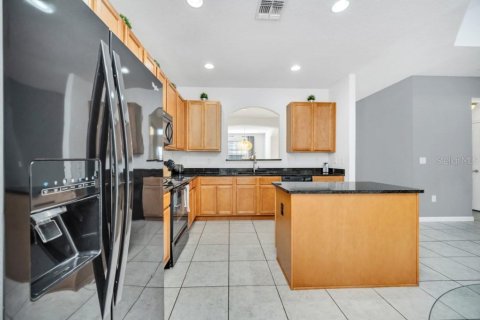 Casa en alquiler en Kissimmee, Florida, 6 dormitorios, 267 m2 № 1658186 - foto 7