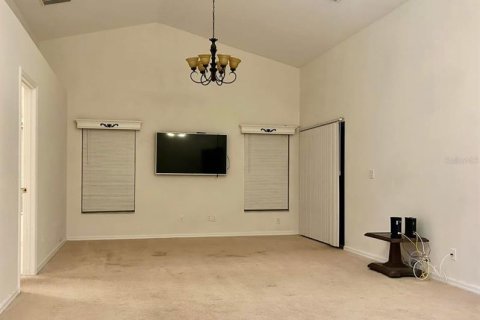 Villa ou maison à louer à Groveland, Floride: 3 chambres, 151.99 m2 № 2388713 - photo 2