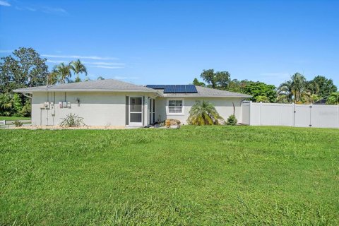 House in Sarasota, Florida 3 bedrooms, 123 sq.m. № 2306129