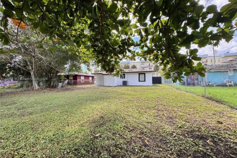 House in Opa-locka, Florida 3 bedrooms, 84.73 sq.m. № 1951915 - photo 12