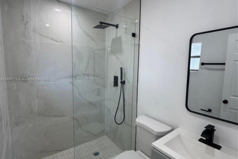 House in Opa-locka, Florida 3 bedrooms, 84.73 sq.m. № 1951915 - photo 9