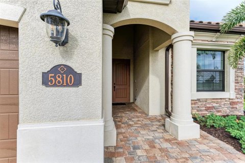 House in LAKEWOOD NATIONAL in Bradenton, Florida 4 bedrooms, 208.84 sq.m. № 1618149 - photo 4