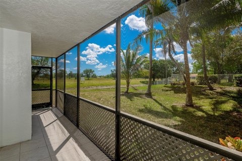 Condo in Sunrise, Florida, 2 bedrooms  № 1152007 - photo 1